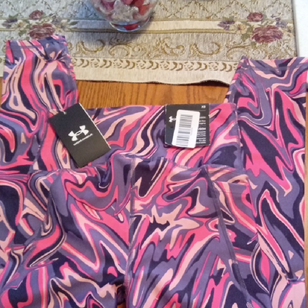 NWT Under Armour Pink and Purple Swirl Leggings. Sz XS